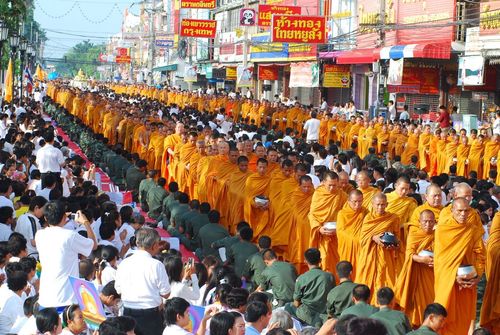 ภาพ No.4390:ตักบาตรนครราชสีมา พระ 11,111 รูป ปี พ.ศ.2554