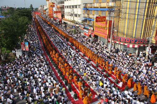 ภาพ No.4409:ตักบาตรนครราชสีมา พระ 11,111 รูป ปี พ.ศ.2554