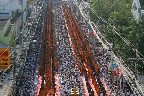 ภาพ No.4412:ตักบาตรนครราชสีมา พระ 11,111 รูป ปี พ.ศ.2554