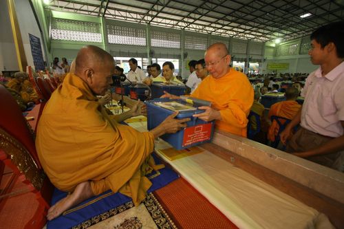 ภาพ No.3187:พิธีถวายสังฆทานแด่คณะสงฆ์ 266 วัด ใน 4 จังหวัดภาคใต้ ครั้งที่ 40