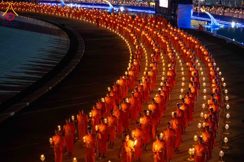 ภาพ No.312268:วันอังคารที่ 3 มีนาคม พ.ศ.2569 พิธีเวียนประทักษิณและจุดมาฆประทีป (ภาพชุดที่ 2) ณ ลานธรรมพระมหาธรรมกายเจดีย์ วัดพระธรรมกาย