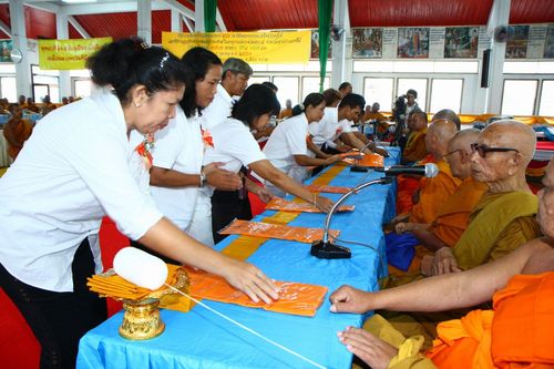 ภาพ No.3196:พิธีถวายสังฆทานแด่คณะสงฆ์ 266 วัด ใน 4 จังหวัดภาคใต้ ครั้งที่ 41