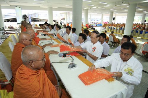 ภาพ No.3204:พิธีถวายสังฆทานแด่คณะสงฆ์ 266 วัด ใน 4 จังหวัดภาคใต้ ครั้งที่ 42