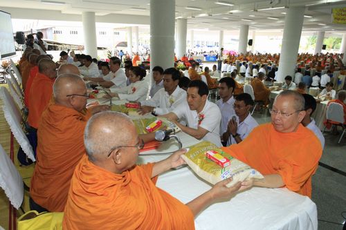 ภาพ No.3205:พิธีถวายสังฆทานแด่คณะสงฆ์ 266 วัด ใน 4 จังหวัดภาคใต้ ครั้งที่ 42