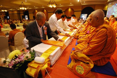 ภาพ No.3214:พิธีถวายสังฆทานแด่คณะสงฆ์ 266 วัด ใน 4 จังหวัดภาคใต้ ครั้งที่ 43