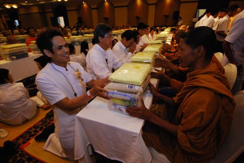 ภาพ No.3219:พิธีถวายสังฆทานแด่คณะสงฆ์ 266 วัด ใน 4 จังหวัดภาคใต้ ครั้งที่ 43