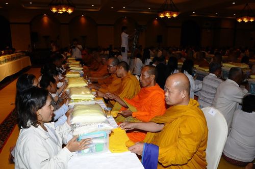 ภาพ No.3224:พิธีถวายสังฆทานแด่คณะสงฆ์ 266 วัด ใน 4 จังหวัดภาคใต้ ครั้งที่ 43