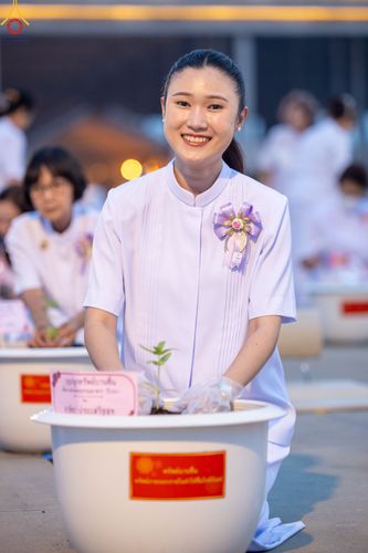 ภาพ No.90214:พิธีปลูกทรัพย์บานชื่น  เนื่องใน 139 ปี วันคล้ายวันเกิดด้วยรูปกายเนื้อ พระมงคลเทพมุนี (สด จนฺทสโร) พระผู้ปราบมาร วันอังคารที่ 10 ตุลาคม พ.ศ. 2566 ณ วัดพระธรรมกาย จ.ปทุมธานี