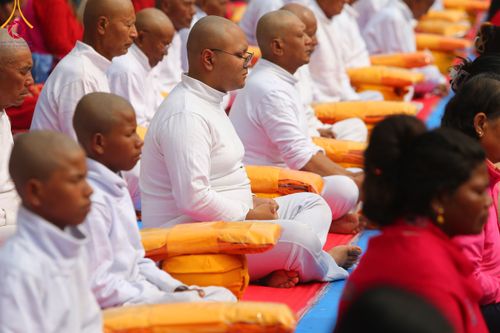 ภาพ No.313413:วันพฤหัสบดีที่ 12 มีนาคม พ.ศ. 2569 พิธีมอบบาตรและผ้าไตรในโครงการบรรพชาสามเณร 500 รูป  ณ นาคบาฮาล (Nagbahal) ประเทศเนปาล