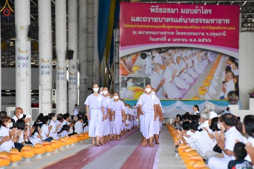 ภาพ No.79316:พิธีขอขมา มอบบาตรและผ้าไตร ในโครงการบรรพชาสามเณรฟื้นฟูพระพุทธศาสนาทั่วไทย โครงการอบรมยุวธรรมทายาท มัชฌิมธรรมทายาท และธรรมทายาทรุ่นอุดมศึกษา ณ สภาธรรมกายสากล วัดพระธรรมกาย วันเสาร์ที่ 1 เมษายน พ.ศ. 2566