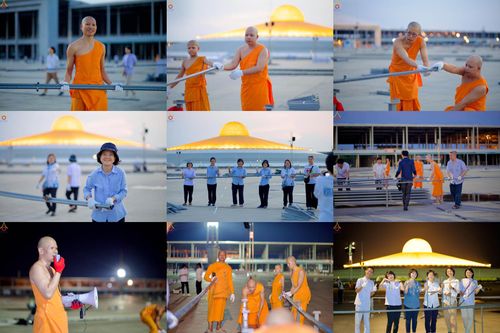 ภาพ No.326915:วันที่ 1 พฤษภาคม พ.ศ.2569 พระภิกษุ สามเณร เจ้าหน้าที่ สาธุชน ร่วมกันเก็บงาน ณ ลานธรรม วัดพระธรรมกาย