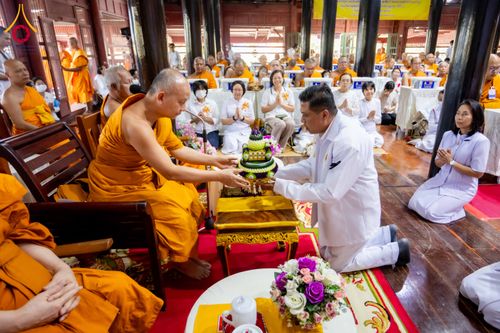 ภาพ No.303334:วันที่ 23 มกราคม พ.ศ. 2569 พิธีเจริญพุทธมนต์ปฏิบัติธรรม มอบทุนการศึกษา  ถวายสังฆทาน 109 วัด เพื่อถวายเป็นพุทธบูชา เพื่อขับเคลื่อนโครงการหมู่บ้านรักษาศีล 5 โดยคณะสงฆ์จังหวัดนครปฐม คณะศิษยานุศิษย์วัดพระธรรมกาย โครงการธรรมยาตรา ปีที่ 14 ณ วัดบางปลา อำเภอบาง