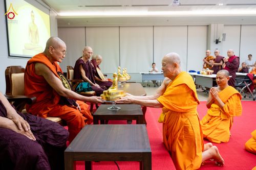 ภาพ No.325595:วันที่ 24 เมษายน พ.ศ.2569 หลวงพ่อทัตตชีโว รองเจ้าอาวาสวัดพระธรรมกาย ถวายการต้อนรับและปฏิสันถารคณะสงฆ์เมียนมาร์