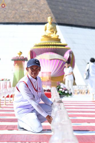 ภาพ No.301435:ภาพเบื้องหลังอาสาสมัครรวมใจ ชุดที่ 4 ในโครงการธรรมยาตรา กตัญญูบูชา มหาปูชนียาจารย์ พระมงคลเทพมุนี(สด จนฺทสโร) พระผู้ปราบมาร อนุสรณ์สถาน 7 แห่ง ปีที่ 14