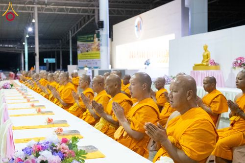 ภาพ No.287202:วันที่ 3 มกราคม พ.ศ.2569 พิธีถวายภัตตาหารเป็นสังฆทาน แด่พระธรรมยาตรา ณ วัดพระธรรมกาย  จังหวัดปทุมธานี ในโครงการธรรมยาตรา กตัญญูบูชา มหาปูชนียาจารย์ พระมงคลเทพมุนี(สด จนฺทสโร) พระผู้ปราบมาร อนุสรณ์สถาน 7 แห่ง ปีที่ 14