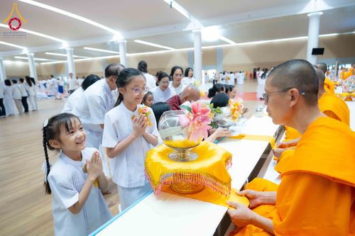 ภาพ No.310738:วันอาทิตย์ที่ 22 กุมภาพันธ์ พ.ศ. 2569 พิธีถวายโคมมาฆประทีป ณ ห้องแก้วสารพัดนึก 2 วัดพระธรรมกาย จ.ปทุมธานี