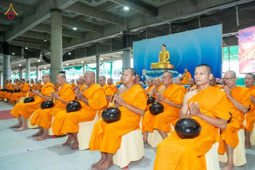 ภาพ No.342886:วันอาทิตย์ที่ 9 สิงหาคม พ.ศ.2569 พิธีตักบาตรฉลองพระใหม่ โครงการบรรพชาและอุปสมบทหมู่ รุ่นเข้าพรรษา ณ มหารัตนวิหาคด คอร์ 26 วัดพระธรรมกาย