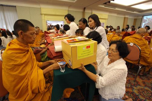 ภาพ No.3342:พิธีถวายสังฆทานแด่คณะสงฆ์ 266 วัด ใน 4 จังหวัดภาคใต้ ครั้งที่ 55