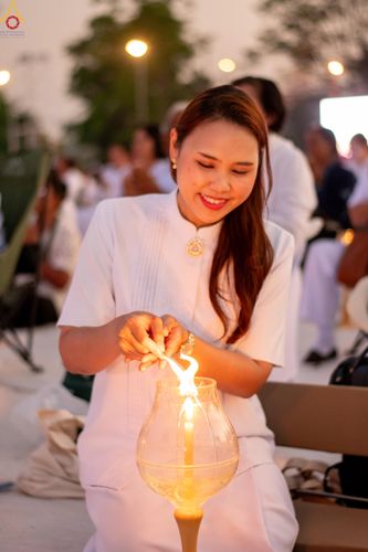 ภาพ No.294060:วันที่ 13 มกราคม พ.ศ. 2569 พิธีจุดประทีปถวายเป็นพุทธบูชา และบูชาธรรมมหาปูชนียาจารย์  (ภาพชุดที่ 2) ณ วัดสองพี่น้อง ต.ต้นตาล อ.สองพี่น้อง จ.สุพรรณบุรี ในโครงการธรรมยาตรา กตัญญูบูชา มหาปูชนียาจารย์ พระมงคลเทพมุนี(สด จนฺทสโร) พระผู้ปราบมาร อนุสรณ์สถาน 7 แห่