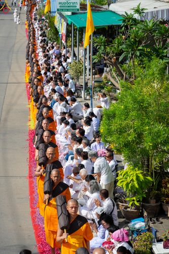 ภาพ No.287745:วันที่ 3 มกราคม พ.ศ. 2569 พิธีต้อนรับพระธรรมยาตรา ครั้งที่ 2 (ภาพชุดที่ 2) ในโครงการธรรมยาตรา กตัญญูบูชา มหาปูชนียาจารย์ พระมงคลเทพมุนี(สด จนฺทสโร) พระผู้ปราบมาร อนุสรณ์สถาน 7 แห่ง ปีที่ 14 ณ อนุสรณ์สถานมหาวิหารพระมงคลเทพมุนี (โลตัสแลนด์) อ.สองพี่น้อง จ.