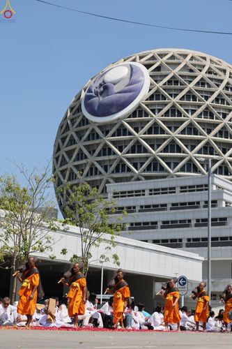 ภาพ No.304656:วันที่ 25 มกราคม พ.ศ. 2569 พิธีต้อนรับพระธรรมยาตรา (ภาพชุดที่ 2) รร.สามัคคีราษฏร์บำรุง-วัดพระธรรมกาย ในโครงการธรรมยาตรา กตัญญูบูชา มหาปูชนียาจารย์ พระมงคลเทพมุนี(สด จนฺทสโร) พระผู้ปราบมาร อนุสรณ์สถาน 7 แห่ง ปีที่ 14