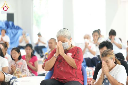 ภาพ No.320898:วันเสาร์ที่ 11 เมษายน พ.ศ.2569 พิธีตักบาตรฉลองสามเณรใหม่ ณ ศูนย์อบรมเยาวชนนครปฐม