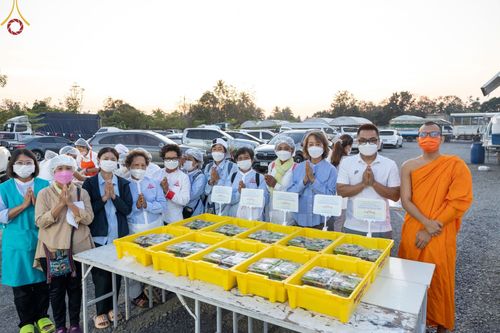 ภาพ No.72601:พิธีถวายภัตตาหารเป็นสังฆทาน แด่คณะพระธรรมยาตราฯ ในโครงการธรรมยาตรากตัญญูบูชา มหาปูชนียาจารย์ พระมงคลเทพมุนี(สด จนฺทสโร) พระผู้ปราบมาร อนุสรณ์สถาน 7 แห่ง ปีที่ 11 วันที่ 19 มกราคม พ.ศ. 2566