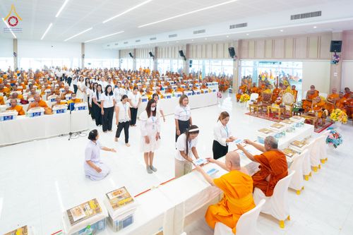 ภาพ No.337093:วันเสาร์ที่ 27 มิถุนายน พ.ศ. 2569 พิธีตักบาตรแด่คณะสงฆ์ 323 วัด 4 จังหวัดชายแดนภาคใต้ พิธีถวายสังฆทานแด่คณะสงฆ์ 323 วัด ปีที่ 22 ครั้งที่ 186 พิธีมอบกองทุนหนุนแรงใจช่วยครูใต้ ปีที่ 19 ครั้งที่ 149 และพิธีทำบุญอุทิศส่วนกุศลให้ผู้วายชนม์ ณ ศูนย์ปฏิบัติธรรม
