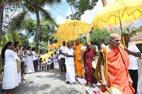 ภาพ No.278678:วันที่ 30 ตุลาคม พ.ศ.2568 กฐินสมทบต่างประเทศ โดยคณะศิษยานุศิษย์ บูชาธรรม 81 ปี หลวงพ่อธัมมชโย ณ วัดศรีสุดาสนะ รังกุต วิหาร ประเทศศรีลังกา