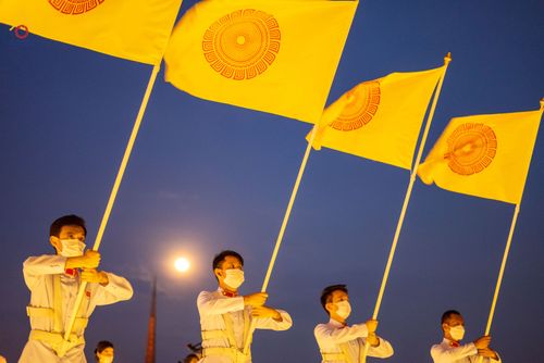 ภาพ No.81826:พิธีจุดวิสาขประทีปและเวียนประทักษิณ เนื่องในวันวิสาขบูชา วันเสาร์ที่ 3 มิถุนายน 2566 ณ ลานธรรมพระมหาธรรมกายเจดีย์ วัดพระธรรมกาย จ.ปทุมธานี