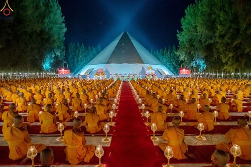 ภาพ No.69500:พิธีจุดประทีปถวายเป็นพุทธบูชา และบูชาธรรมมหาปูชนียาจารย์ ในโครงการธรรมยาตรากตัญญูบูชา มหาปูชนียาจารย์ พระมงคลเทพมุนี(สด จนฺทสโร) พระผู้ปราบมาร ปีที่ 11 ณ อนุสรณ์สถานมหาวิหารพระมงคลเทพมุนี อ.สองพี่น้อง จ.สุพรรณบุรี