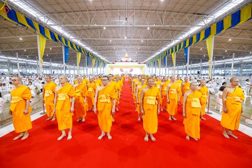 ภาพ No.338996:วันอาทิตย์ที่ 12 กรกฎาคม พ.ศ.2569 พิธีมุทิตาผู้สอบได้เปรียญธรรม ประโยค 1-2 ถึง ป.ธ.9 และ บ.ศ.1-2 ถึง บ.ศ.6 สำนักศาสนศึกษาวัดพระธรรมกาย ประจำปี 2569, พิธีมอบตราตั้งแต่งตั้งอาจารย์ใหญ่ สำนักศาสนศึกษาวัดพระธรรมกาย