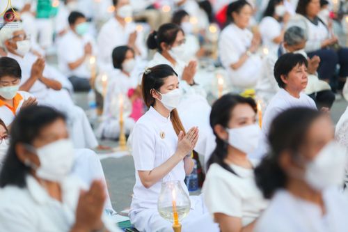 ภาพ No.73297:พิธีจุดประทีปถวายเป็นพุทธบูชา และบูชาธรรมมหาปูชนียาจารย์ ในโครงการธรรมยาตรากตัญญูบูชา มหาปูชนียาจารย์ พระมงคลเทพมุนี(สด จนฺทสโร) พระผู้ปราบมาร ปีที่ 11 ณ อนุสรณ์สถานลำดับที่ 4 สถานที่เกิดด้วยกายธรรม วัดโบสถ์ (บน) บางคูเวียง อ.บางกรวย จ.นนทบุรี วันที่ 21 