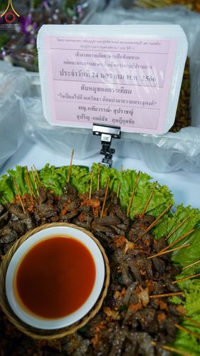 ภาพ No.74051:พิธีถวายภัตตาหารเป็นสังฆทาน แด่คณะพระธรรมยาตราฯ ในโครงการธรรมยาตรากตัญญูบูชา มหาปูชนียาจารย์ พระมงคลเทพมุนี(สด จนฺทสโร) พระผู้ปราบมาร อนุสรณ์สถาน 7 แห่ง ปีที่ 11 วันที่ 24 มกราคม พ.ศ. 2566