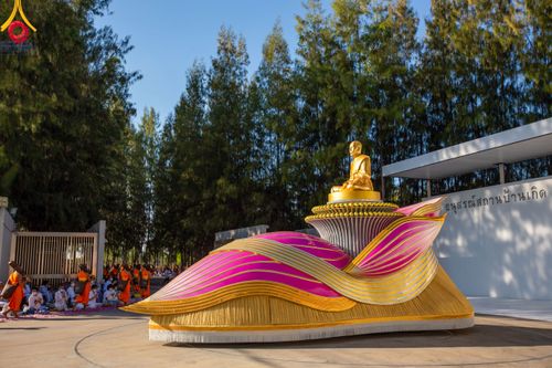 ภาพ No.106191:พิธีต้อนรับพระธรรมยาตรา ชุด 2 ในโครงการธรรมยาตรากตัญญูบูชา มหาปูชนียาจารย์  พระมงคลเทพมุนี(สด จนฺทสโร) พระผู้ปราบมาร  อนุสรณ์สถาน 7 แห่ง ปีที่ 12  วันที่ 3 มกราคม พ.ศ. 2567  ณ อนุสรณ์สถานโลตัสแลนด์ จ.สุพรรณบุรี