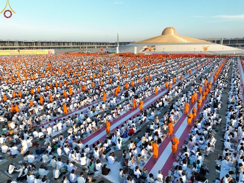 ภาพ No.68747:พิธีตักบาตรฉลองพระใหม่ วันที่ 1 มกราคม พ.ศ. 2566 ณ วัดพระธรรมกาย จ.ปทุมธานี