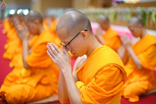ภาพ No.343615:วันที่ 16 สิงหาคม พ.ศ.2569 พิธีถวายคิลานเภสัช และอุปกรณ์ทางการแพทย์ ณ ห้องแก้วสารพัดนึก2 วัดพระธรรมกาย