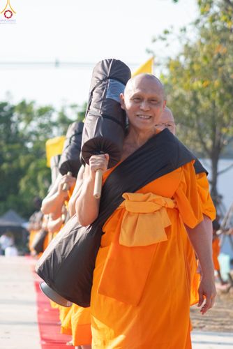 ภาพ No.290487:วันที่ 7 มกราคม พ.ศ. 2569 พิธีต้อนรับพระธรรมยาตรา ณ อนุสรณ์สถานลำดับที่ 2  สถานที่ตั้งมโนปณิธานบวชตลอดชีวิต อนุสรณ์สถานคลองบางนางแท่น (ภาพชุดที่ 2) อ.สามพราน จ.นครปฐม ในโครงการธรรมยาตรา กตัญญูบูชา มหาปูชนียาจารย์ พระมงคลเทพมุนี(สด จนฺทสโร) พระผู้ปราบมาร 