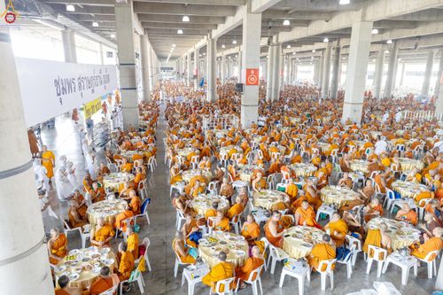 ภาพ No.323759:วันที่ 22 เมษายน พ.ศ.2569(วันคุ้มครองโลก) งานถวายมหาสังฆทาน 40,000 กว่าวัดทั่วประเทศ คณะสงฆ์ฉันภัตตาหารเพล