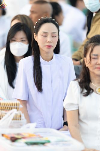 ภาพ No.279764:วันที่ 1 มกราคม พ.ศ.2569 พิธีตักบาตรในวันขึ้นปีใหม่ ณ ลานธรรม วัดพระธรรมกาย