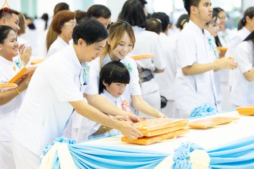 ภาพ No.318551:วันอาทิตย์ต้นเดือนที่ 5 เมษายน พ.ศ.2569 พิธีทอดผ้าป่าสมทบมหาสังฆทาน 40,000 กว่าวัดทั่วประเทศ ณ สภาธรรมกายสากล วัดพระธรรมกาย