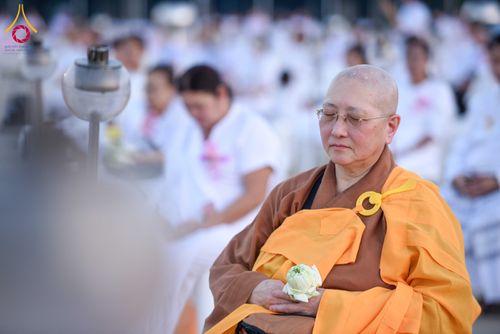 ภาพ No.312162:วันอังคารที่ 3 มีนาคม พ.ศ.2569 พิธีเวียนประทักษิณและจุดมาฆประทีป ณ ลานธรรมพระมหาธรรมกายเจดีย์ วัดพระธรรมกาย