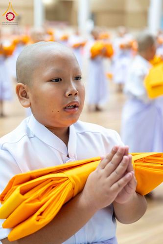 ภาพ No.319498:วันเสาร์ที่ 4 เมษายน พ.ศ.2569 พิธีขอขมา มอบผ้าไตร และถวายบาตรแด่นาคธรรมทายาท ในโครงการบรรพชาสามเณรฟื้นฟูพระพุทธศาสนาทั่วไทย โครงการหน่อแก้วเปรียญธรรม รุ่นที่ 14 โครงการสามเณรยุวธรรมทายาท รุ่นที่ 34 โครงการสามเณรมัชฌิมธรรมทายาท รุ่นที่ 30 ณ สภาธรรมกายสากล