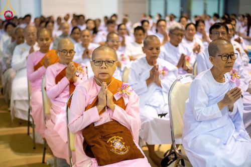 ภาพ No.92385:พิธีทอดกฐินธรรมชัยเพื่อสร้างอาคาร 115 ปี คุณยายอาจารย์มหารัตนอุบาสิกาจันทร์ ขนนกยูง อาทิตย์ต้นเดือนที่ 5 พฤศจิกายน พ.ศ. 2566 ณ วัดพระธรรมกาย จ.ปทุมธานี