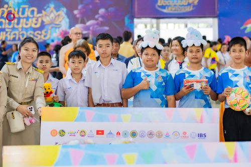 ภาพ No.291071:วันจันทร์ที่ 5 มกราคม พ.ศ. 2569  วัดพระธรรมกาย มูลนิธิธรรมกาย  จัดพิธีมอบของขวัญสนับสนุนการจัดกิจกรรมงานวันเด็กแห่งชาติ ประจำปี พ.ศ. 2569 ให้แก่องค์กรภาคีเครือข่ายกว่า 200 องค์กร ณ วัดพระธรรมกาย อ.คลองหลวง จ.ปทุมธานี