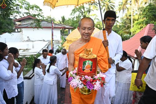 ภาพ No.278760:วันที่ 30 ตุลาคม 2568 กฐินสมทบวัดต่างประเทศ โดยคณะศิษยานุศิษย์ บูชาธรรม 81 ปี หลวงพ่อธัมมชโย ณ วัดศรีธรรมานันทะ บาลังโกด้า ประเทศศรีลังกา วัดสังฆราช อมรปุระนิกาย สมเด็จไมตรี มูรตี