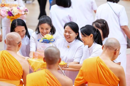 ภาพ No.343697:วันที่ 16 สิงหาคม พ.ศ.2569 พิธีถวายคิลานเภสัช และอุปกรณ์ทางการแพทย์ ณ ห้องแก้วสารพัดนึก2 วัดพระธรรมกาย