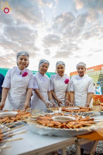 ภาพ No.301008:วันที่ 23 มกราคม พ.ศ. 2569 พิธีถวายภัตตาหารเป็นสังฆทาน แด่พระธรรมยาตรา ณ อนุสรณ์สถานบางปลา วัดบางปลา อำเภอบางเลน จังหวัดนครปฐม ในโครงการธรรมยาตรา กตัญญูบูชา มหาปูชนียาจารย์ พระมงคลเทพมุนี(สด จนฺทสโร) พระผู้ปราบมาร อนุสรณ์สถาน 7 แห่ง ปีที่ 14