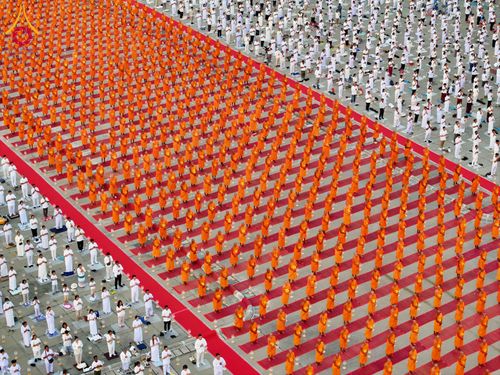 ภาพ No.307193:วันที่ 31 มกราคม พ.ศ. 2569  พิธีจุดประทีปธรรมถวายเป็นพุทธบูชา  และบูชาธรรมมหาปูชนียาจารย์ (ภาพชุดที่ 1) ณ วัดพระธรรมกาย ปทุมธานี ในโครงการธรรมยาตรา กตัญญูบูชา มหาปูชนียาจารย์ พระมงคลเทพมุนี(สด จนฺทสโร) พระผู้ปราบมาร อนุสรณ์สถาน 7 แห่ง ปีที่ 14