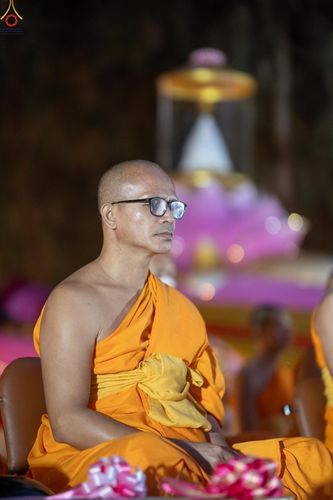 ภาพ No.289181:วันที่ 7 มกราคม พ.ศ. 2569 พิธีตักบาตรพระธรรมยาตรา ณ อนุสรณ์สถานลำดับที่ 1 สถานที่เกิดด้วยรูปกายเนื้อ อนุสรณ์สถานมหาวิหารพระมงคลเทพมุนี (โลตัสแลนด์) อ.สองพี่น้อง จ.สุพรรณบุรี ในโครงการธรรมยาตรา กตัญญูบูชา มหาปูชนียาจารย์ พระมงคลเทพมุนี(สด จนฺทสโร) พระผู้ป